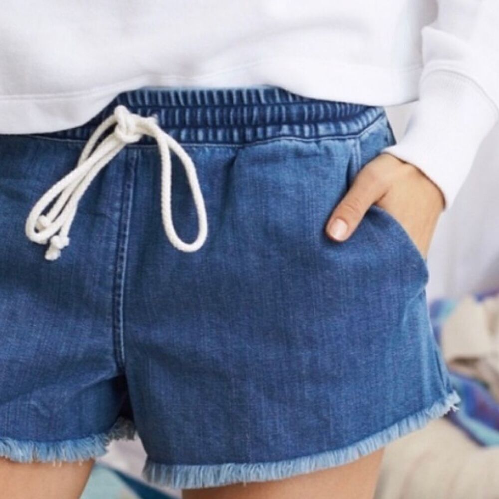 Aerie Medium Frayed Hem Denim Short size Medium - Picture 3 of 8